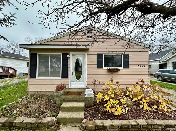 5237 Dania St, Flint, MI 48532
