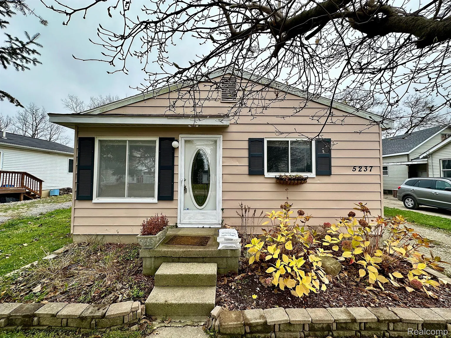 5237 Dania St photo 1