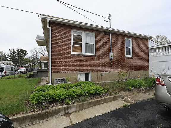 2nd image of 18 Arcadia Ct