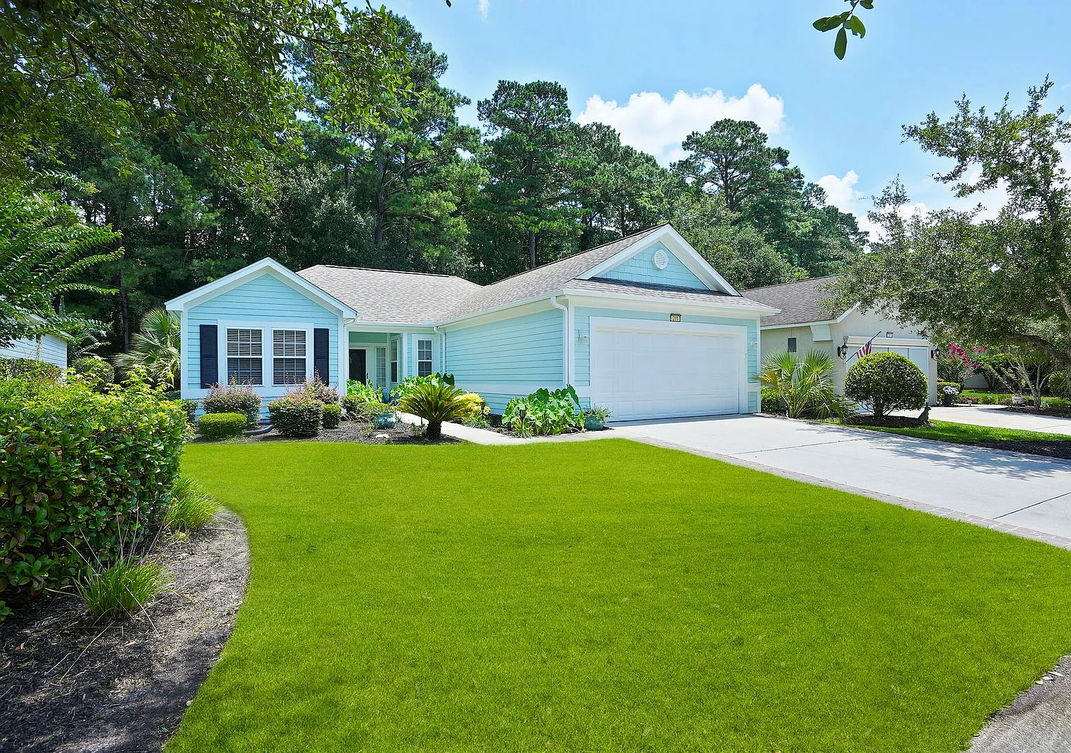 "Charming 2-Bedroom Retreat with 2 Full Baths with Den in Sun City 211 Hampton Circle" — Photo 3