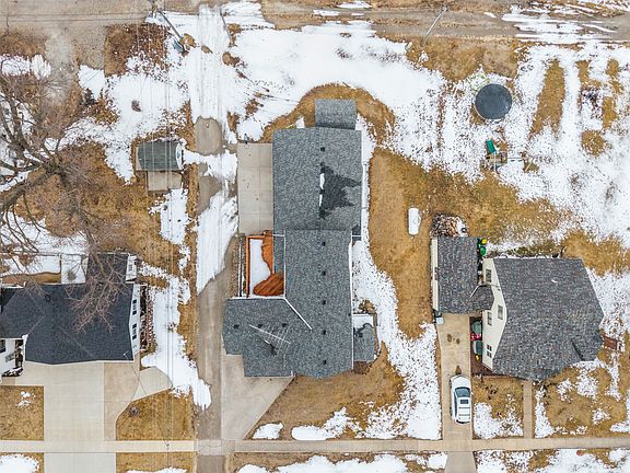 3rd image of 705 2nd St