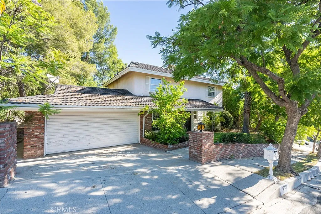 4 bed, 2.5 bath, 2001 sqft, $5,300 — Photo 4