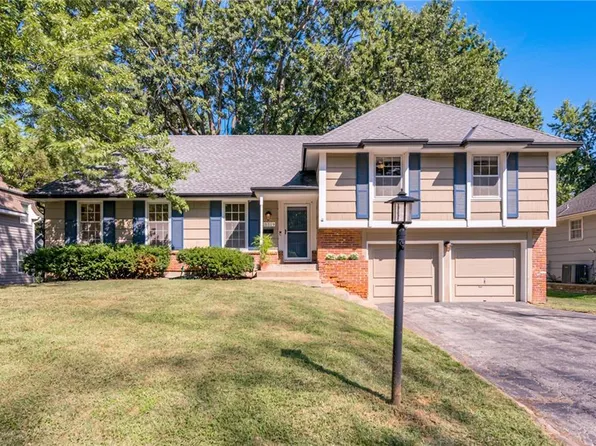 10319 Russell St, Overland Park, KS 66212