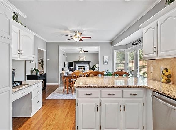 3rd image of 321 SE Canterbury Ln