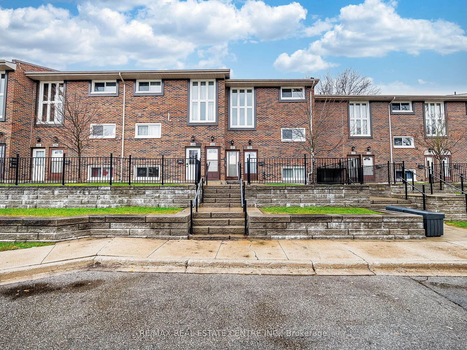 3 bed, $2,500 — Photo 1