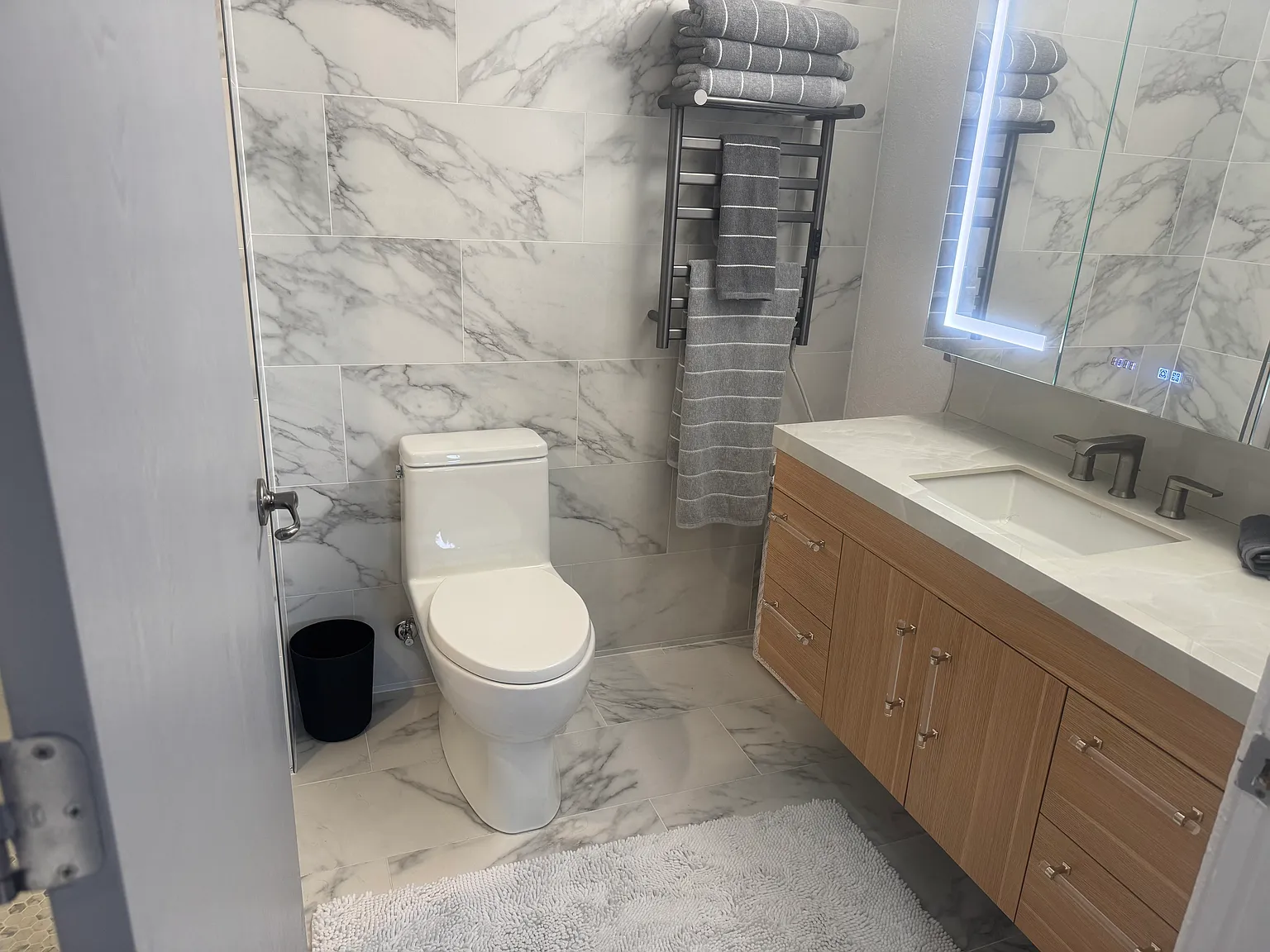 3 bed, 1252 sqft, $5,000 — Photo 4