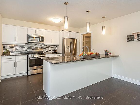 3rd image of 199 Summit Ridge Dr