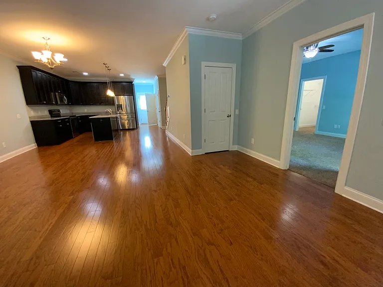 10220 Vanguard Pkwy — Photo 5