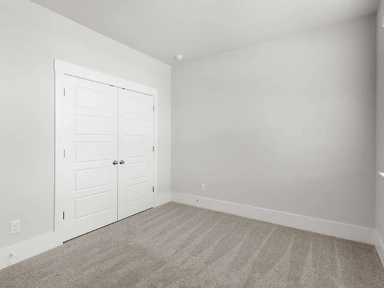 322 Whalebone Ave — Photo 32