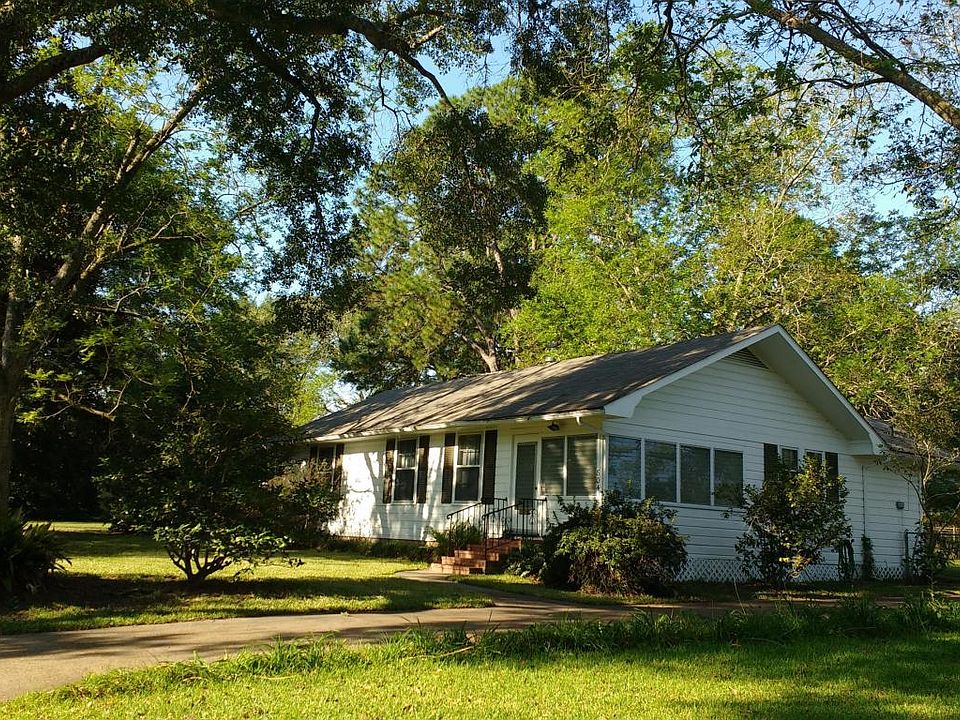 1st image of 804 Dennis Ave