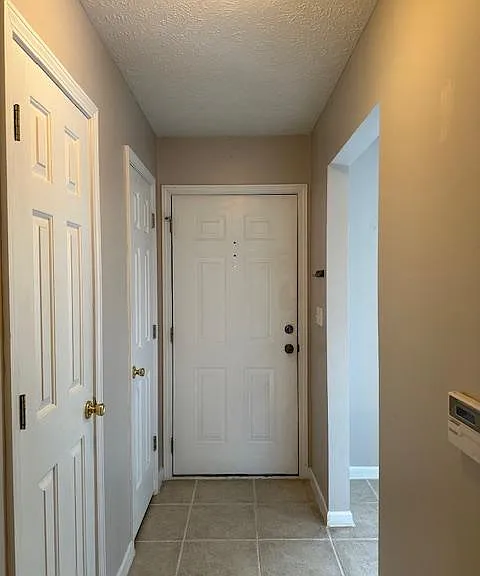 246 Waverly Ct — Photo 2