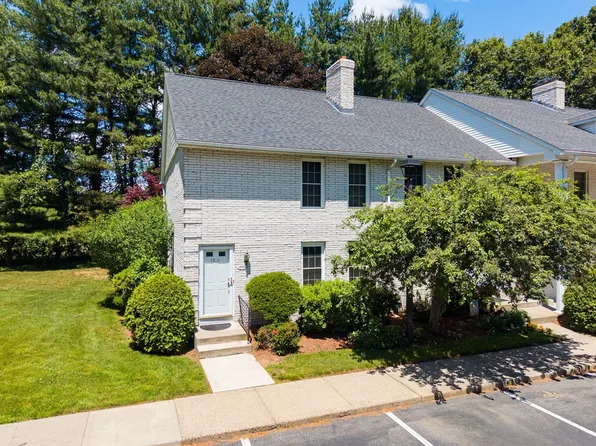 19 Mansion Woods Dr #A, Agawam, MA 01001