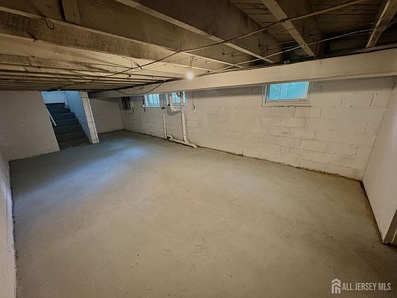 4th image of 868 Parkside Ave