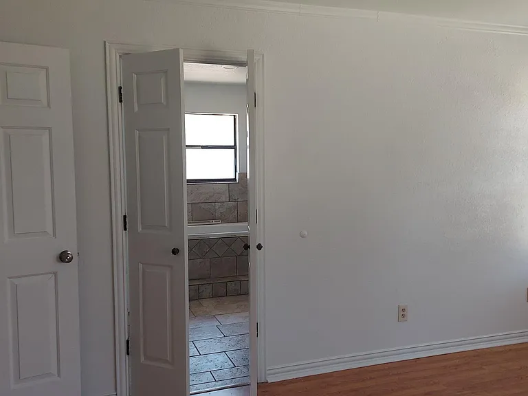 200 James St — Photo 15