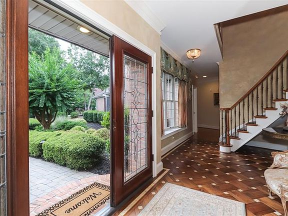 5th image of 125 Broadmoor Dr