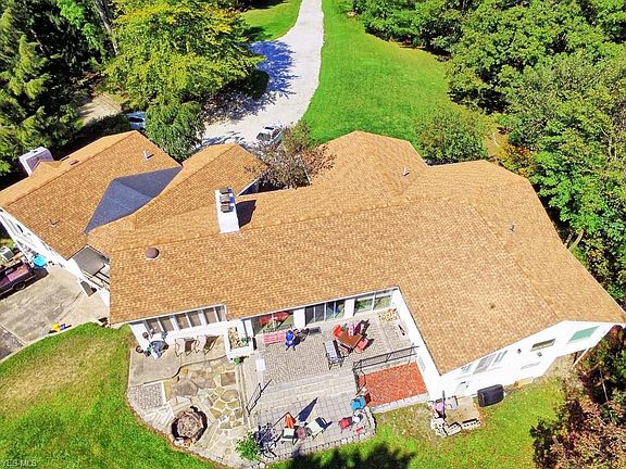 3rd image of 2110 Pinehurst Cir