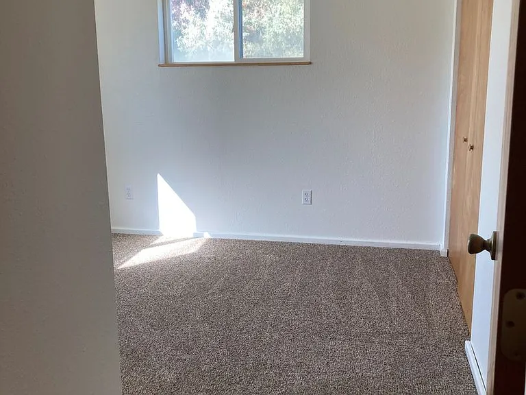 700 S 46th Ave — Photo 17