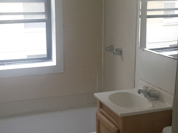 4th image of 2210 S Marshall Blvd APT 3E