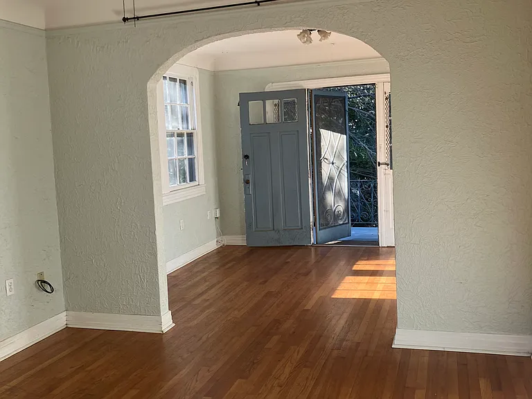 8319 Zimpel St — Photo 2