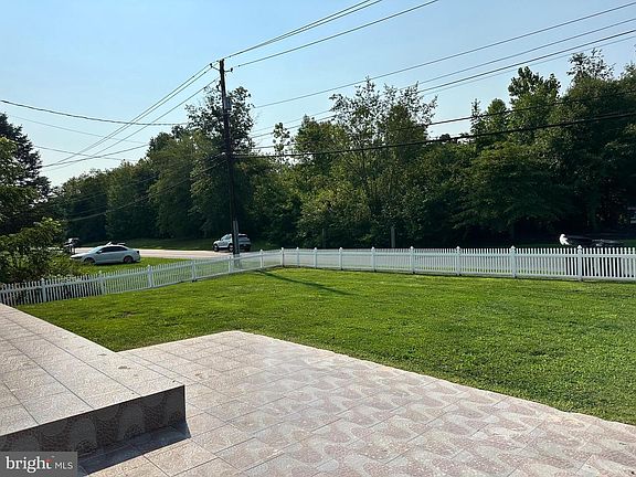 4th image of 35 Meadow Ln