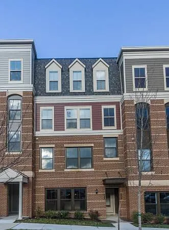 3 bed, 2.5 bath, 1419 sqft, $3,150 — Photo 3