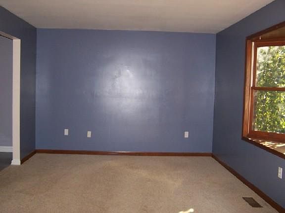 2nd image of 701 Oakridge Dr