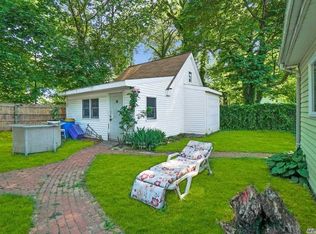 9 E 22nd St, Huntington Station, NY 11746