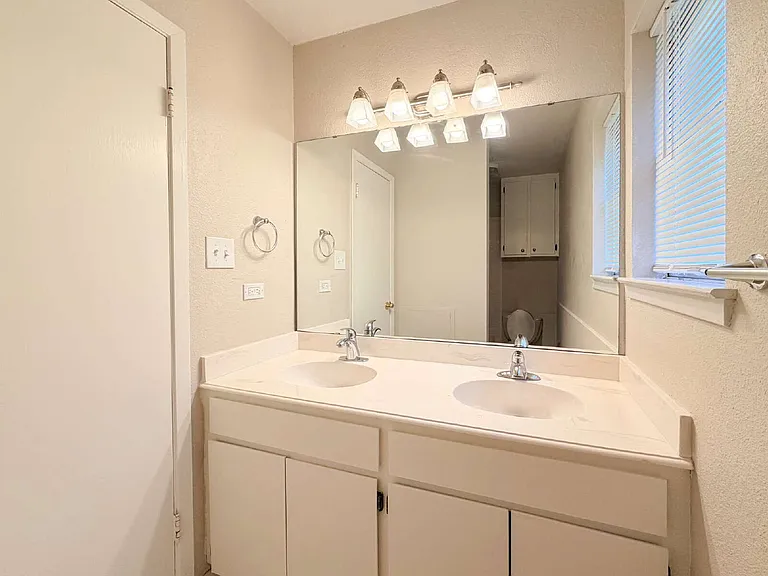 604 Mesquite Ave — Photo 12
