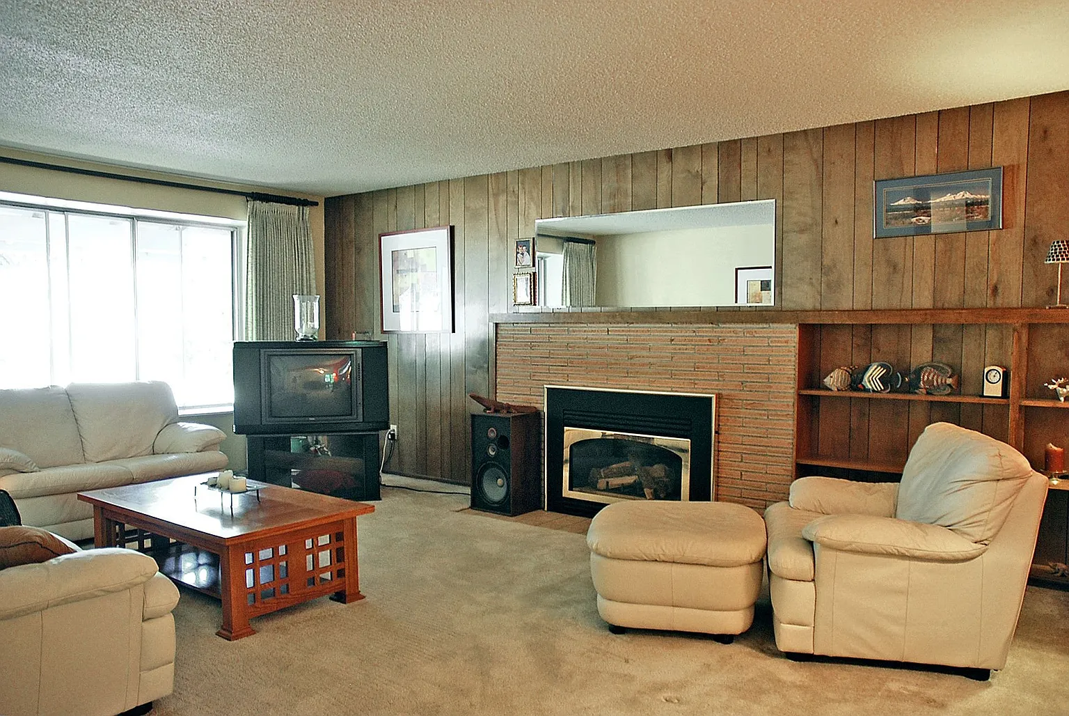 18652 Rose Way photo 1