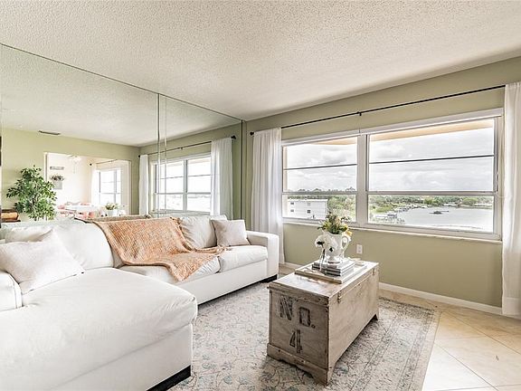 5th image of 100 Bluff View Dr APT 517C