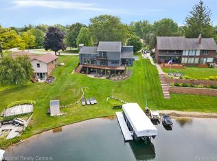 1028 Arbroak Way, Lake Orion, MI