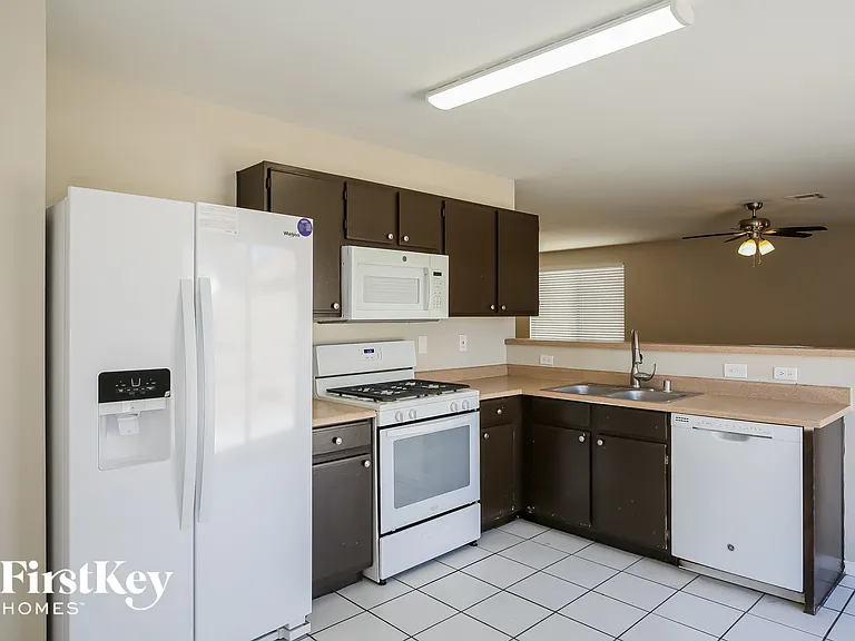 720 Roberta Alecia Ave — Photo 6