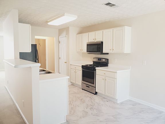 4th image of 522 Lazy River Ln