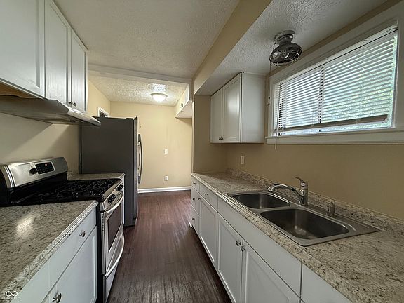 5th image of 3225 E 42nd St