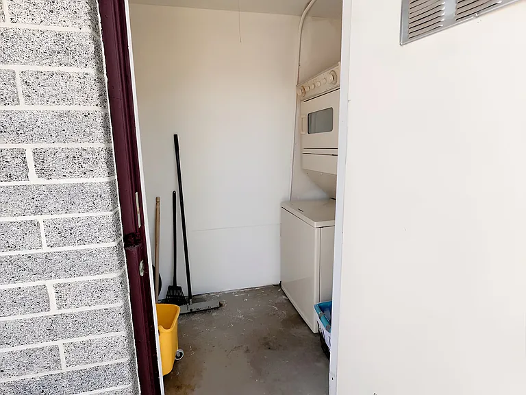 824 W 9th St — Photo 20