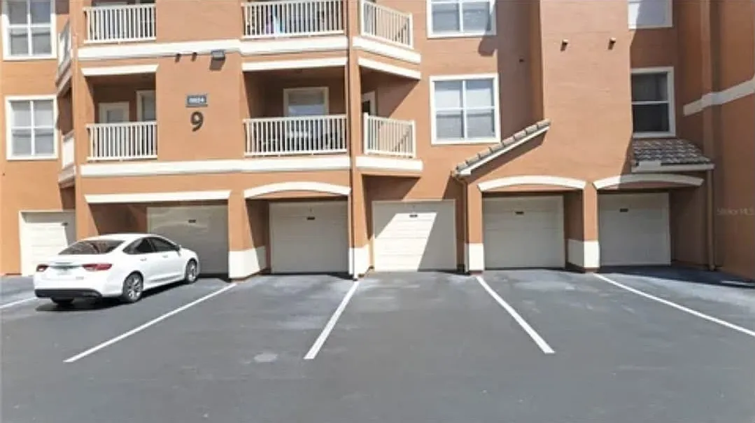 2 bed, 1076 sqft, $1,900 — Photo 4