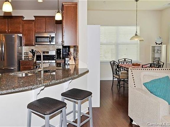 4th image of 115 Dellbrook St Unit A