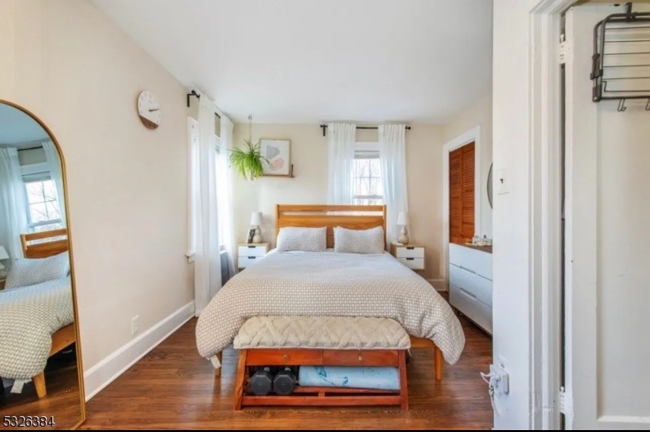 1 bed, 900 sqft, $1,900 — Photo 1