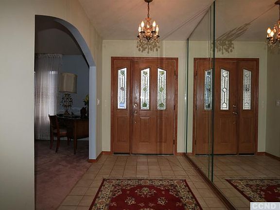 5th image of 7 White Oak Ln