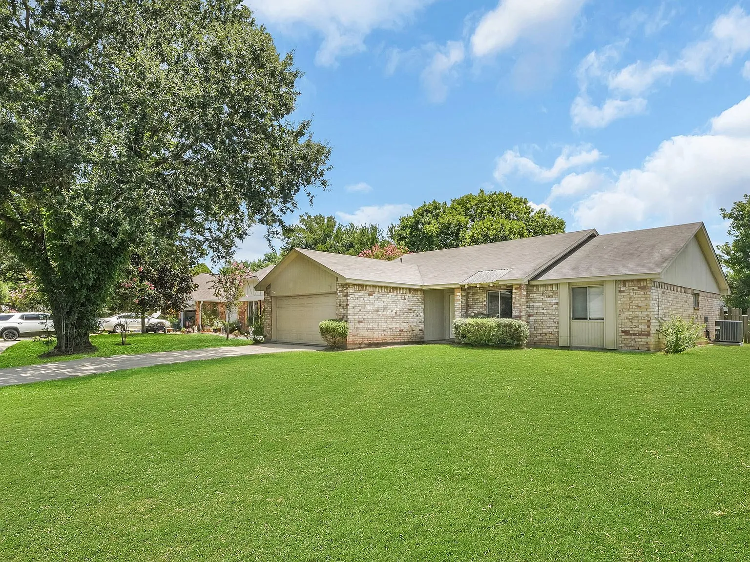 3 bed, 2.0 bath, 1562 sqft, $1,900 — Photo 3