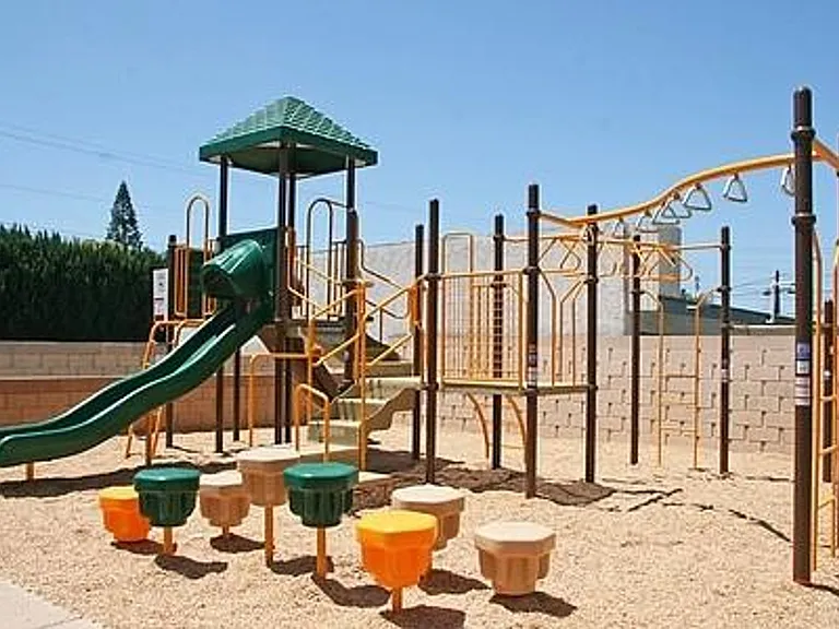 Lincoln Park — Photo 12
