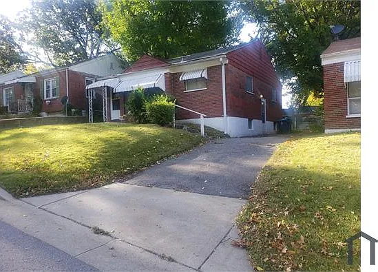 4525 Edgewood Blvd — Photo 1
