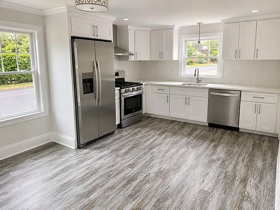 3rd image of 49 Metropolitan Park Dr