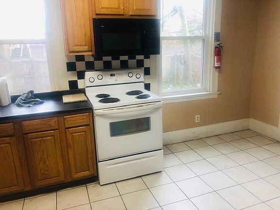 5th image of 2336 Stratford Ave
