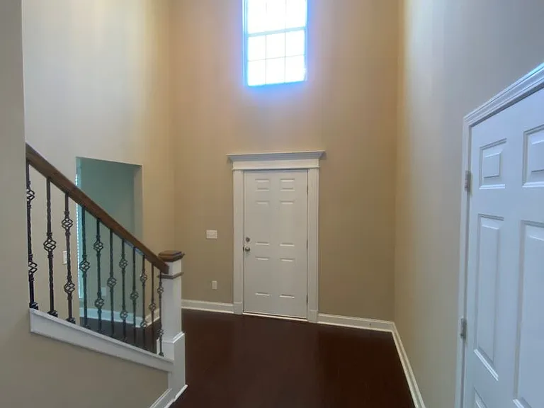 107 Powers Dr — Photo 2