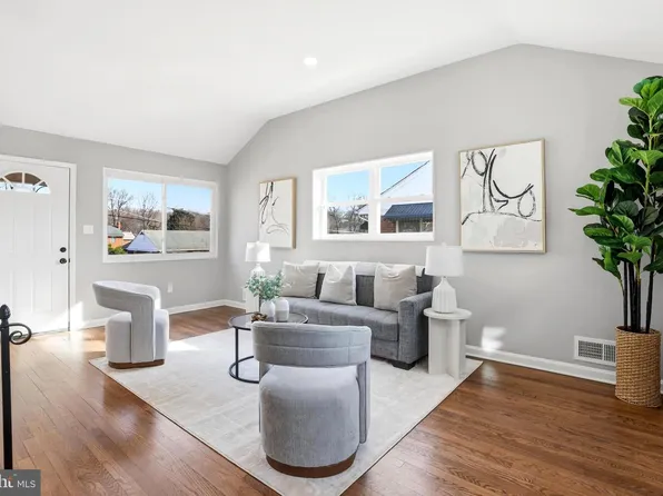 421 Saint Margarets Dr, Capitol Heights, MD 20743