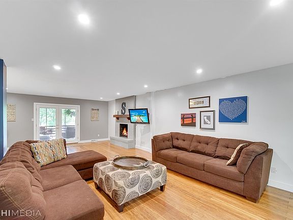 3rd image of 4102 Bloomingdale Ave