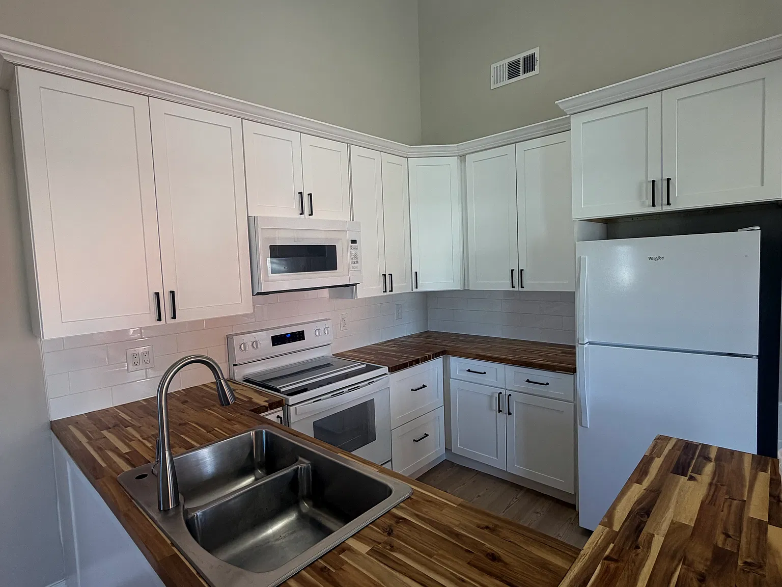 1 bed, 1.5 bath, $1,250 — Photo 3