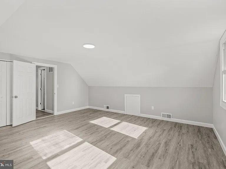 12 Holbrook Ln — Photo 28