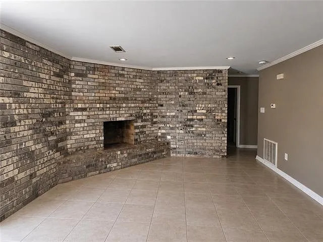 1001 E Saint Avide St — Photo 4